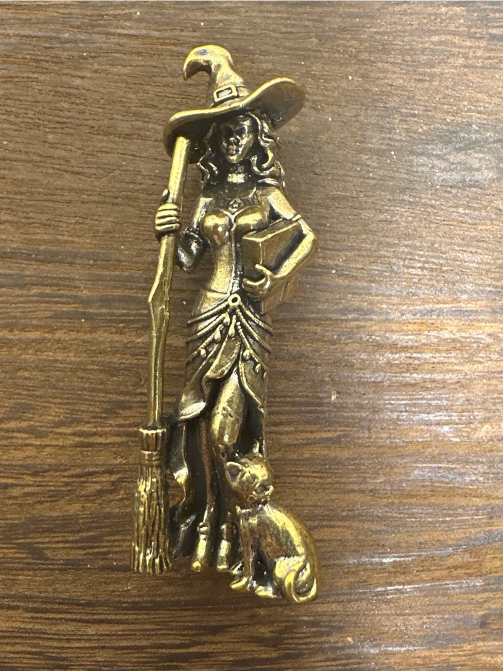 Brass Witch Miniature Figurine with Cat - Antique Gold Tone - Picture 6 of 7